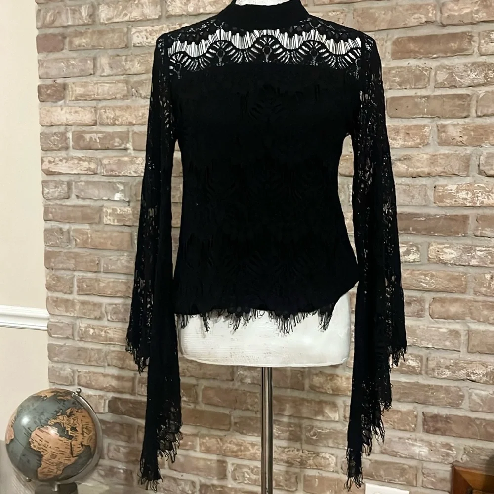 Philosophy black lace top w/back zipper & dramatic sleeves!